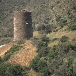 Andros, Antiker Wachtturm bei Agios Petros