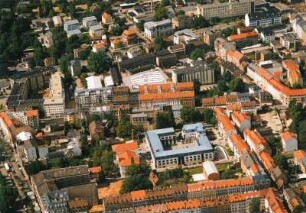 Dresden-Neustadt. Stadtteilansicht zwischen Bautzner Straße, Königsbrücker Straße, Katharinenstraße und Rothenburger Straße (Mitte: Alaunstraße). Luftbild-Schrägaufnahme von Osten