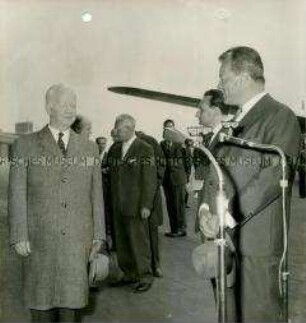 Bundespräsident Heinrich Lübke trifft in Berlin-Tempelhof ein