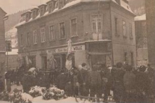 Elbschiffer, Schifferfest in Königstein, die ScChiffervereinsfahne und die Kahnmodelle im Festzug