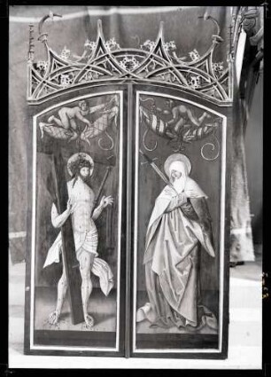Kirche; Rechter Seitenaltar geschlossen, nach der Restaurierung