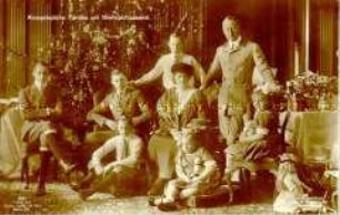 Das Kronprinzenpaar Wilhelm und Cecilie mit seinen Kindern