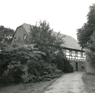 Oederan-Görbersdorf, Richard-Rentzsch-Straße 97. Dreiseithof (um 1850). Straßenansicht (Teilansicht) des Wohnstallhauses