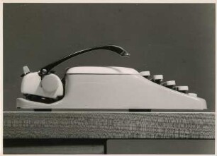 Adler Schreibmaschine "Tippa" von Heinz R. Hübner