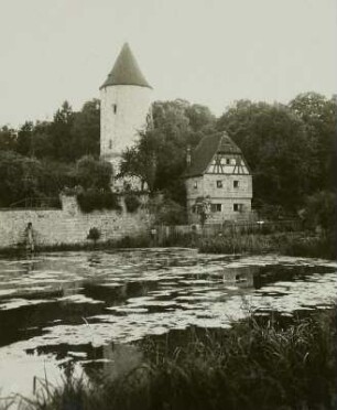 Dinkelsbühl. Stadtmauer und Parkhäusel, Faulturm