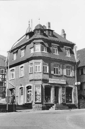 Wohn- und Geschäftshaus; Birstein, Hauptstraße 8