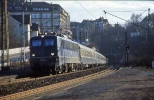 Stuttgart Feuerbach Pragtunnel Ferngleis Lok 110 134 D UIC-X-Wagen