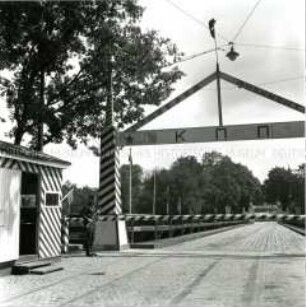 Sowjetischer Wachtposten an der deutsch-polnischen Grenze, der sogenannten Oder-Neisse-Linie