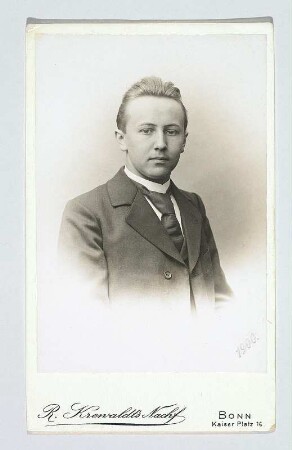 Porträt Friedrich Wilhelm Otto David : Foto-/Bildersammlung Stenografische Sammlung. Porträt Friedrich Wilhelm Otto David. Photographie. Carte de visite (1900; Atelier R. Krewaldt's Nachf.). Dresden: SLUB P a 0081