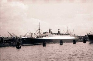 Hamburg: Hafen, Schiff Washington, ganz drauf
