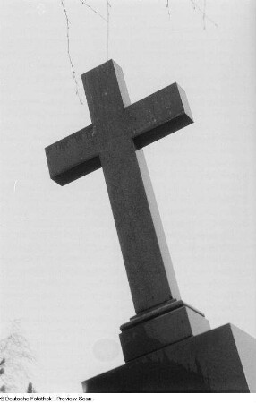 Grabkreuz auf dem Südfriedhof