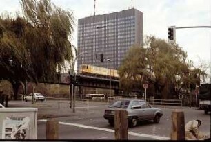 Berlin: Postscheckamt vom Tempelhofer Ufer; mit Hochbahn