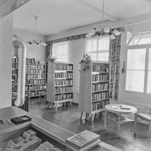 Bibliothek : Klix. Bibliothek. Blick in den Bibliotheksraum