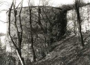 Bautzen. Pulverturm und Anschlußmauer rechts in Grötschels Garten