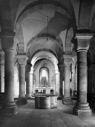 Speyer. Dom Sankt Maria und Sankt Stephan. Krypta (Weihe 1041, Erneuerung 1689). Blick zum Altar