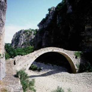 Kokkorí, Nord-Epiros. Bogenbrücke. Schauplatz einer Aufständischen-Episode von 1880