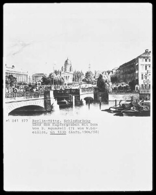 Berlin-Mitte, Schlossbrücke über den Kupfergraben mit Dom von Süden
