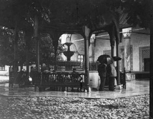 Sarajevo. Brunnen der Gazi-Husrev-Beg-Moschee