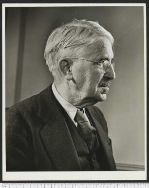 Porträtaufnahme John Dewey