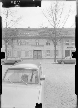 Potsdam, Otto-Nuschke-Straße (Lindenstraße) 49. Wohnhaus. Straßenfront