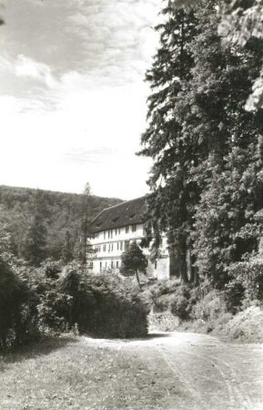 Rodeberg, Kloster Zella : Rodeberg. Kloster Zella (ehemaliges Benediktiner-Nonnen-Kloster, 12. Jahrhundert). Heute evangelisches Alten- und Pflegeheim. Ostflügel von Nordosten
