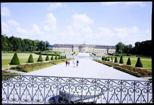 Ludwigsburg: Ludwigsburger Schloss, Südfront, Vordergrund Gitter