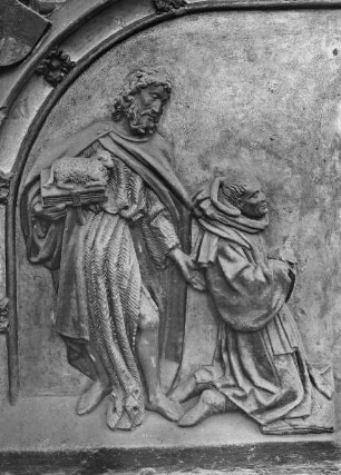 Grabmal von Jean Keynoghe, Detail: Jean Keynoghe mit Johannes dem Evangelisten