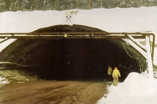 Schönbuchtunnel, km 607,724 - 608,350 Weströhre beim Nordportal