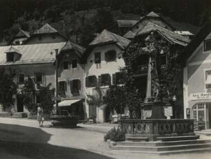 Ostalpen. Salzkammergut. Hallstatt am See. Markt