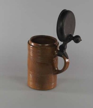 Steinzeug-Humpen mit Zinndeckel