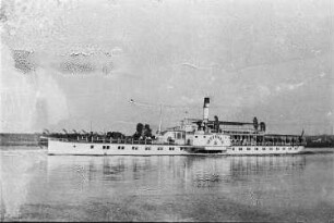 Raddampfer Meißen auf der Elbe Richtung Dresden