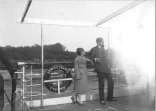 Hans und Etha Richter während einer Dampferfahrt mit der "Straßbourg" auf der Salzau