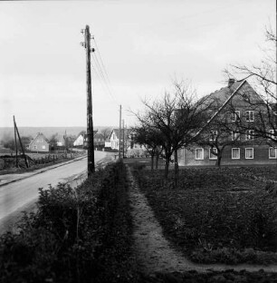 Trave: Spannbetonbrücke der Kreisstraße Richtung Travenhof und Bundesstraße B 75