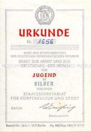 Vordruck einer Urkunde zum Sportabzeichen "Bereit zur Arbeit und zur Verteidigung der Heimat" für Jugendliche in Silber