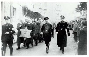 Baden-Baden, BAD; Reichspogromnacht, Zwangsmarsch der Juden zur Synagoge