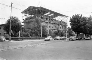 Ausbau des Dachgeschosses des Verwaltungsgebäudes der Verkehrsbetriebe Karlsruhe in der Tullastraße 71.