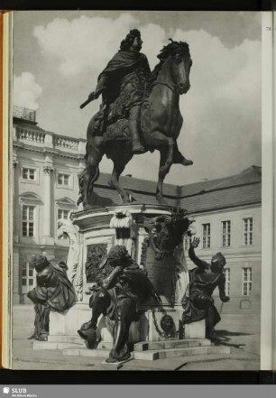 Schloss Charlottenburg, Kurfürstendenkmal