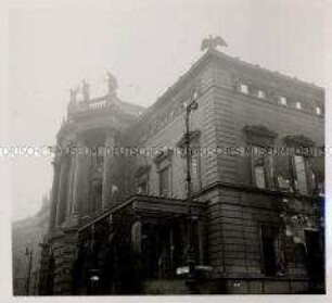 Berlin, Unter den Linden, Altes Palais, Historische Fenster