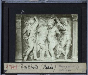 Prato, Dom, Außenkanzel : Außenkanzel, Relief (Ausschnitt), Tanzende Engel