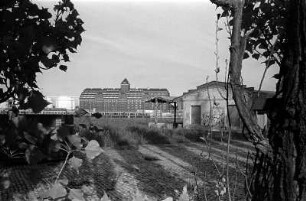 Berlin-Moabit : In Berlin-Moabit, Blick auf Behala/Westhafen von der Quitzowstrasse (damaliger Verlauf)