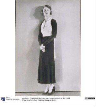 Charlotte von Bredow in Kleid von Klyhs