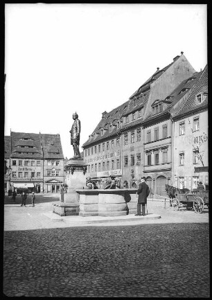 Pirna. Markt mit König Albert Denkmal