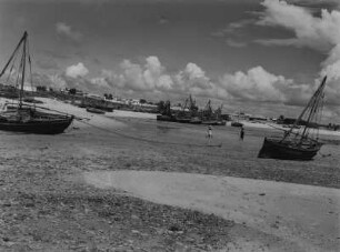 Fischerboote : Fischerboote am Strand von Daressalam