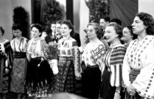 Freiburg: Kaufhaussaal; der rumänische Chor
