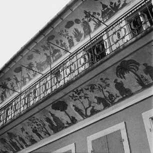 Dresden-Pillnitz. Schloß (1720-1725, M. D. Pöppelmann). Wasserpalais. Kehlen mit Chinoiserien unter Laufgang und Dach