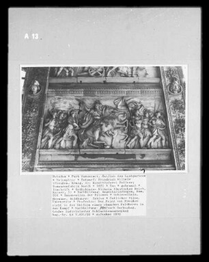 Triumphtor — Relief