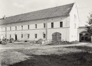 Brabschütz-Podemus, Podemuser Ring 1. Bauernhof (bez. 1793). Wohnstallhaus (bez. 1800)