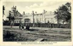Ein Bahnhof an der Eisenbahnstrecke am Fluss Stochod