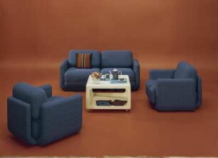 Sitzgruppe : Sitzgruppe (1975; VEB Möbelkombinat "neuzera" Rathenow) und Couchtisch