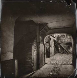 Fachwerkhaus Tuchmacherstraße 73, Frankfurt/Oder: Blick aus der Durchfahrt des Vorderhauses in den Innenhof